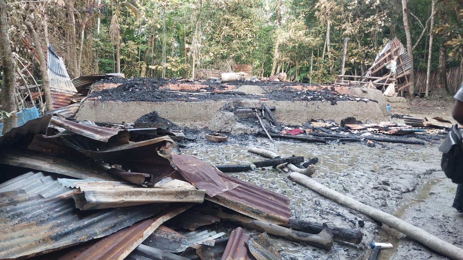 মোরেলগঞ্জে প্রবাসীর বসতঘরে আগুন, ৩০ লাখ টাকার ক্ষয়ক্ষতির অভিযোগ
